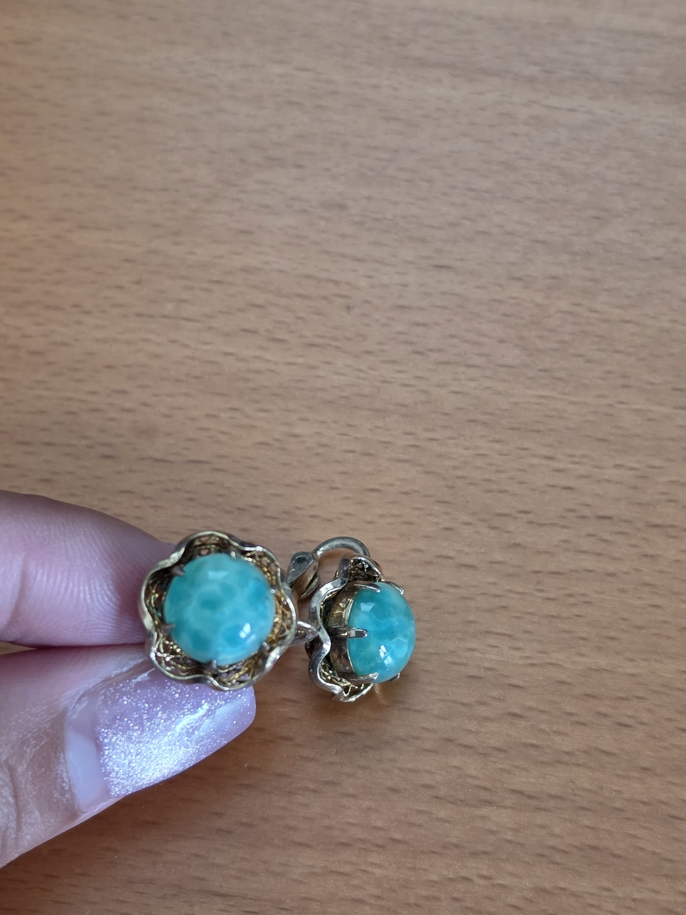 Vintage Screw Back Turquoise Like Earrings